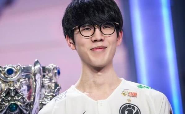 都显得有些 都显得有些